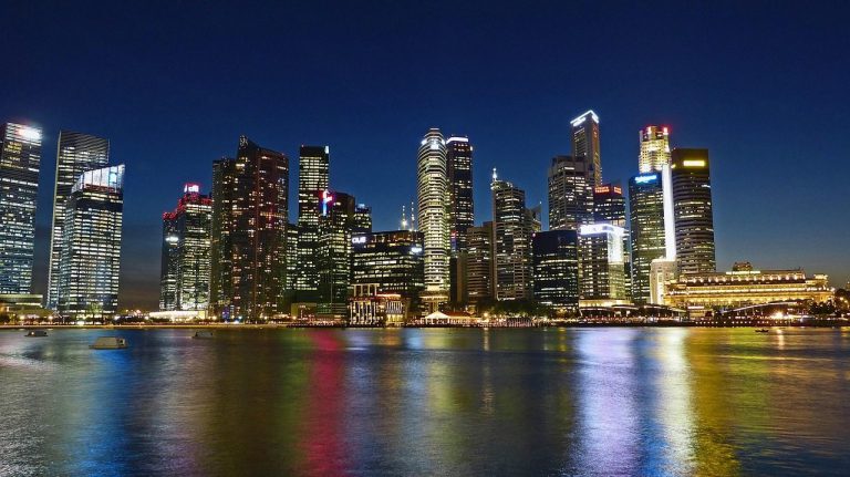 skyline, cityscape, buildings, skyscrapers, illuminated, city lights, city, waterfront, office buildings, financial district, business district, nature, urban, metropolitan, infrastructures, singapore river, water, river, reflection, towers, night sky